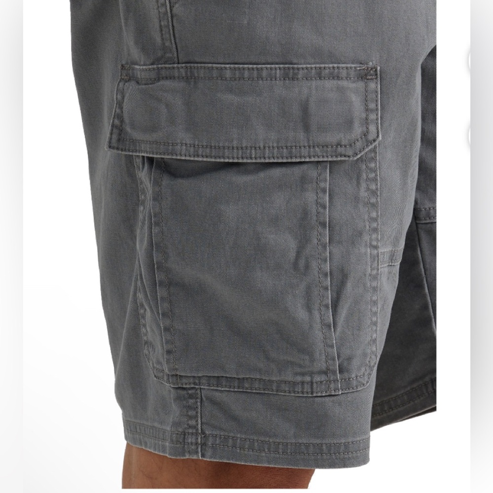 WRANGLER Mens Cargo Shorts Size 48” Waist Gray Cotton Elastane New - Picture 3 of 9